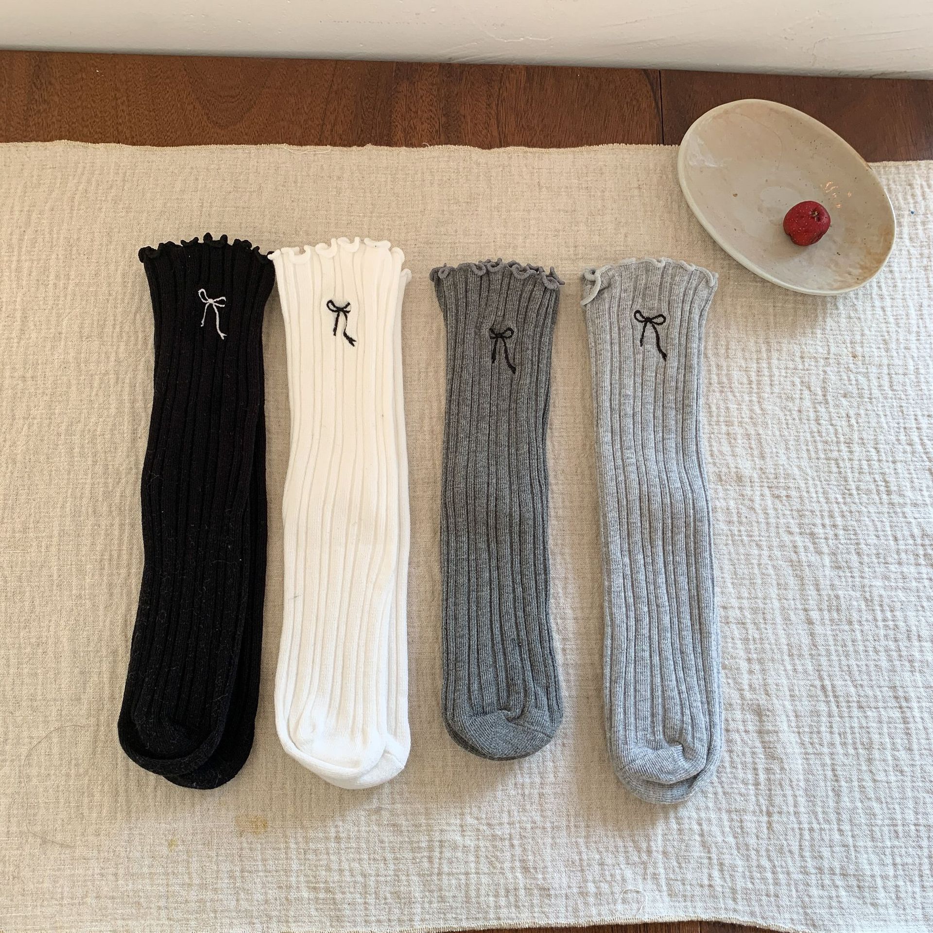 (free) 蝴蝶結刺繡無跟襪