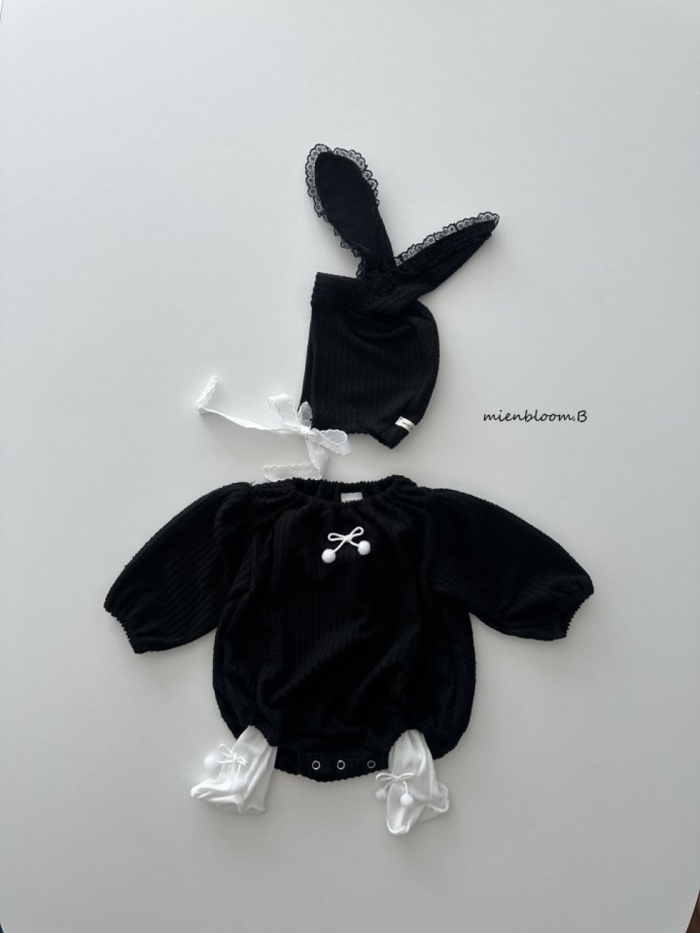 Bloom.b49｜(0m-18m) 蕾絲兔子綁帶帽