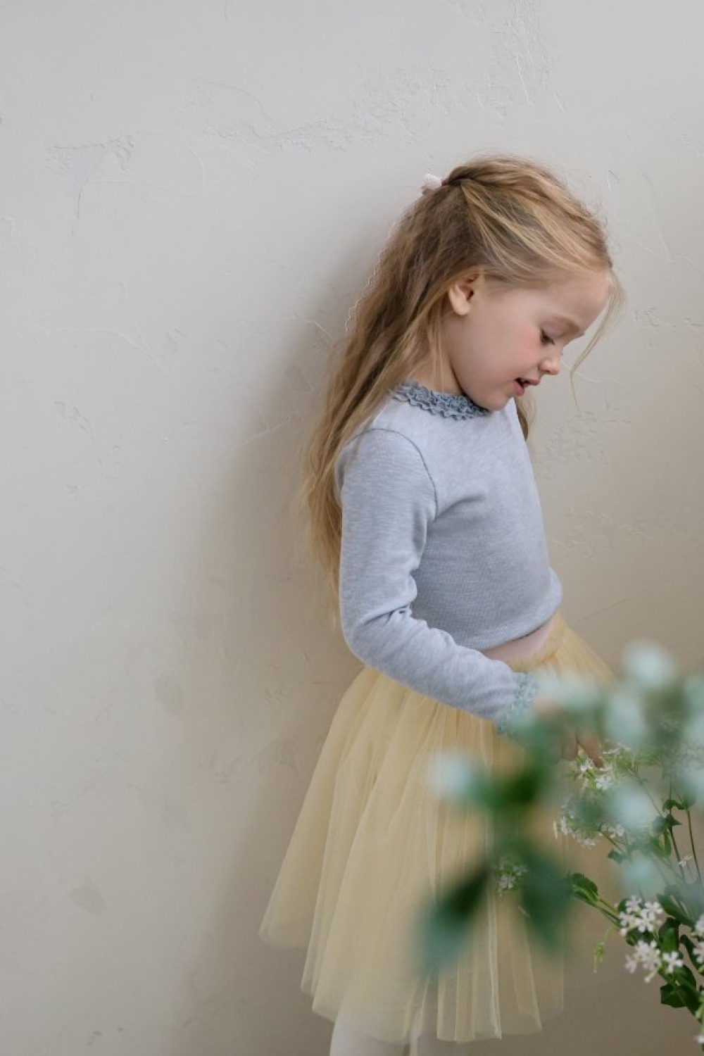 FLO22｜(75-140) 3色滾邊抓皺領上衣