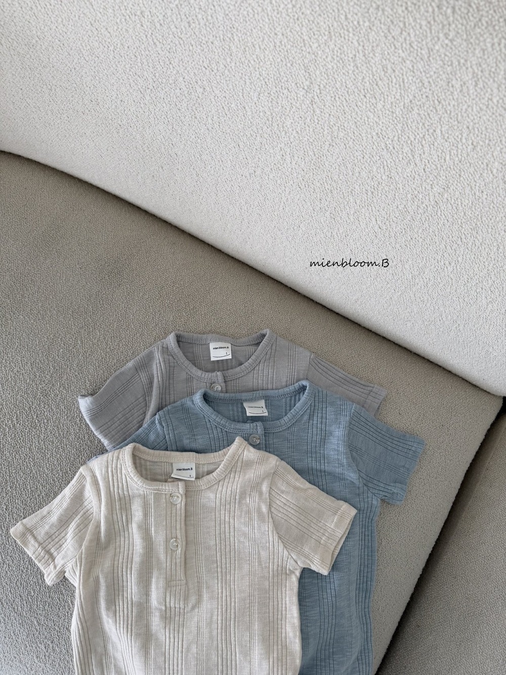 Bloom.b07｜(0m-18m) 莫代爾坑條包屁衣