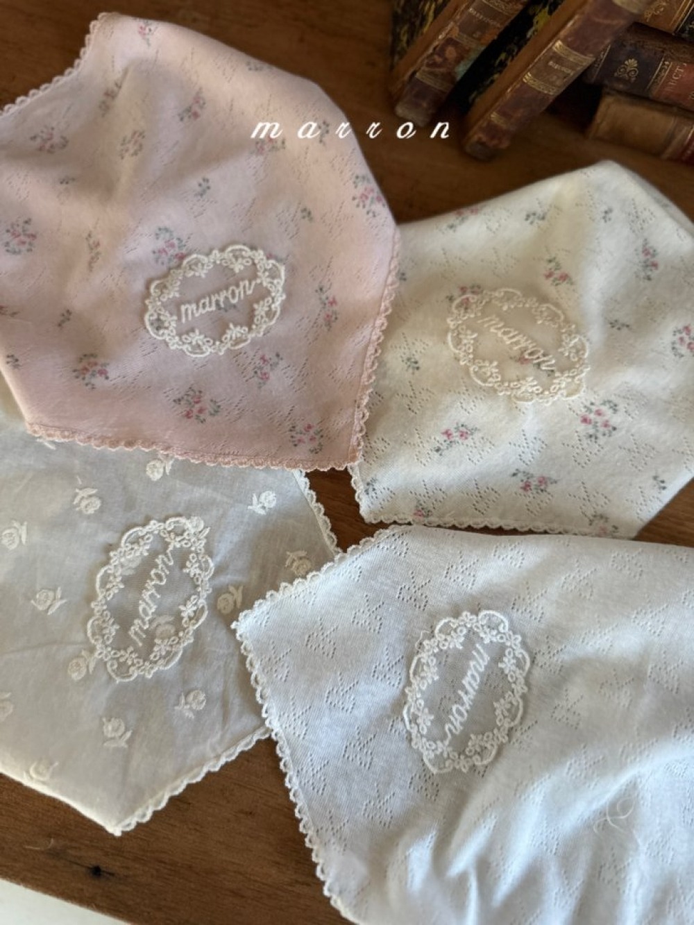 Marron45｜(free) 蕾絲小標刺繡圍巾