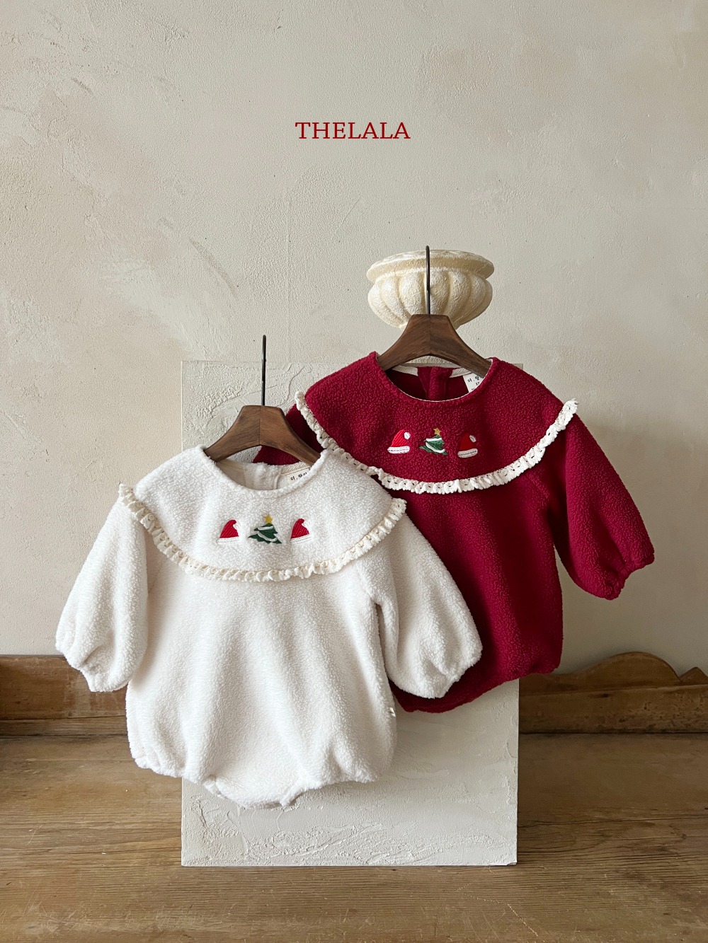 thelala09｜ (0m-18m) 刺繡聖誕樹蕾絲花邊包屁衣