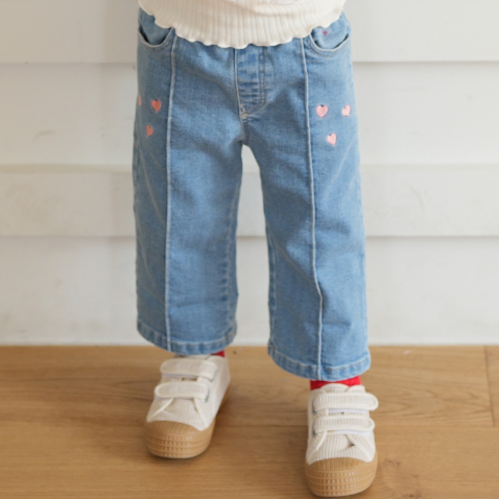 neneru28｜(70cm-125cm) 1色愛心刺繡直筒牛仔褲