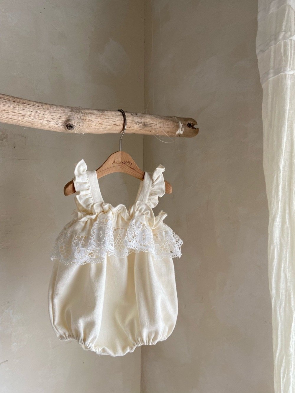 Anne Shirley07｜(3m-22m) 1色荷葉蕾絲無袖包屁衣