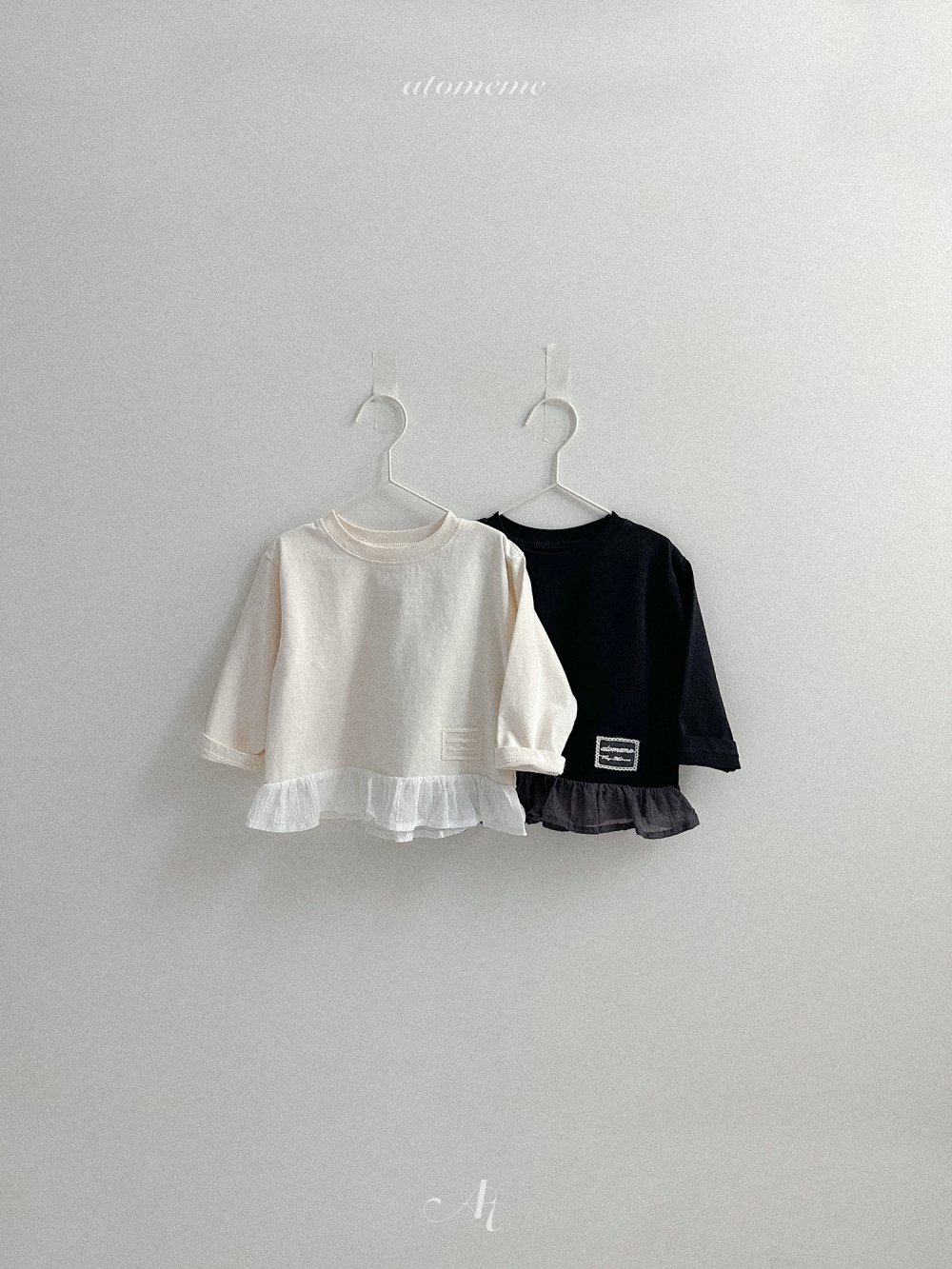 Atomeme28｜(70-110) 荷葉裙擺蕾絲標上衣