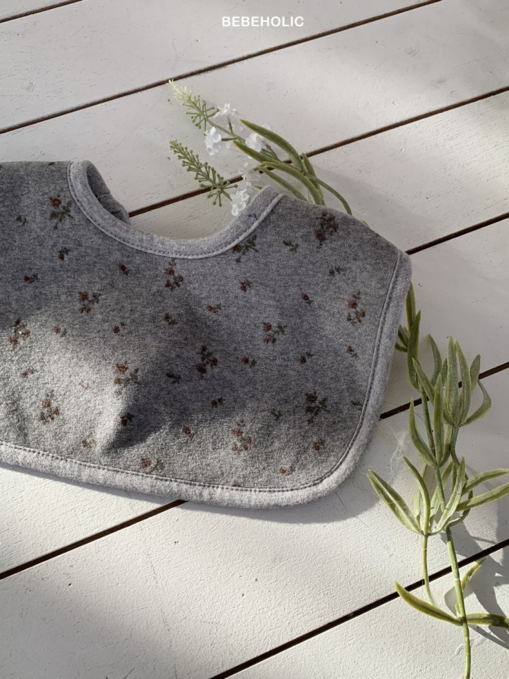 Bebe holic18｜(3m-18m) 碎花天鵝絨圍兜