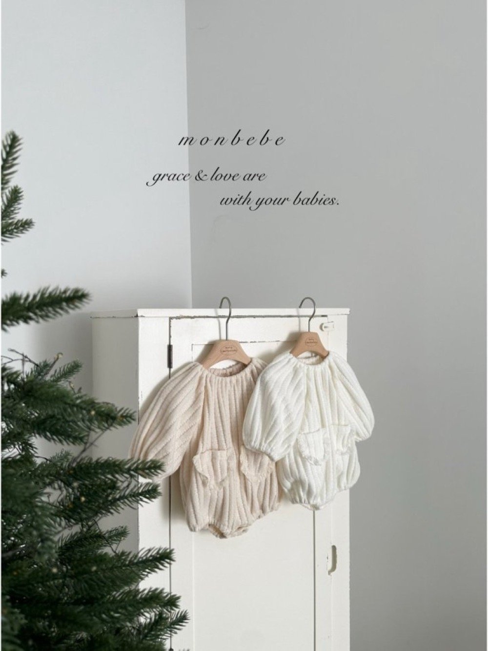 MONBEBE16｜(3m-24m) 坑條針織蕾絲口袋包屁衣