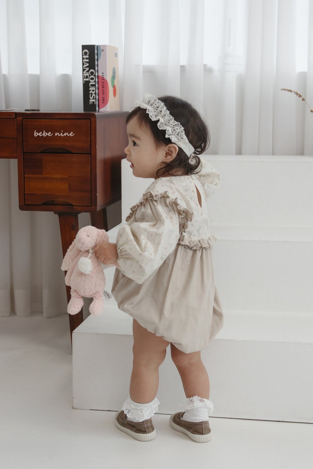 bebe nine28 (65-85) 2色拚色荷葉滾邊包屁衣