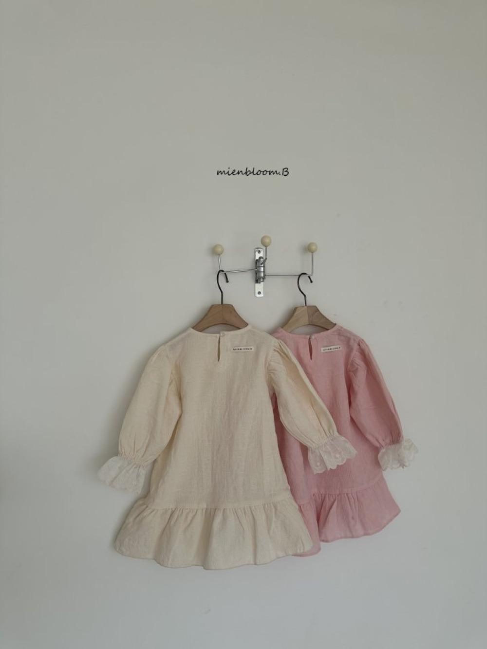 Bloom.b02｜(2y-7y) 蕾絲袖口荷葉洋裝