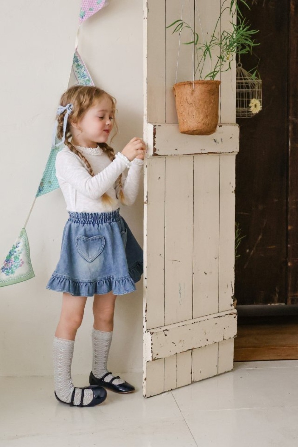 FLO22｜(75-140) 3色滾邊抓皺領上衣