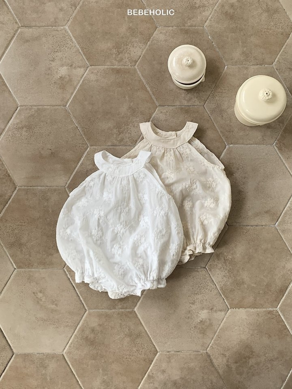 Bebe holic18｜(3m-18m) 繡花露肩吊帶褲