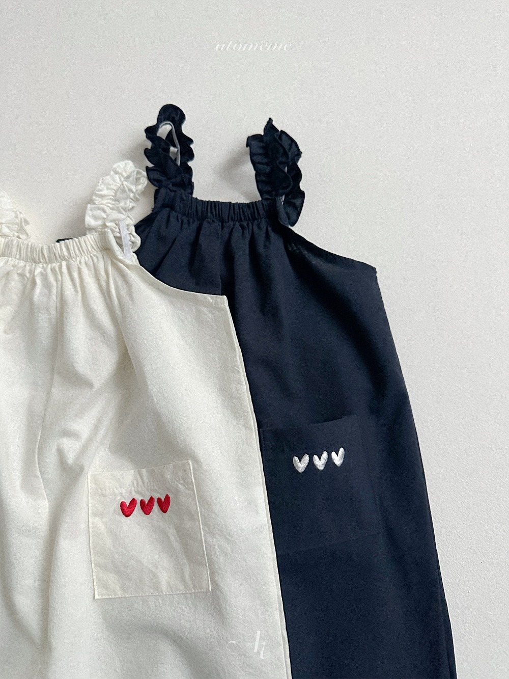 Atomeme03｜(70-110) 荷葉肩愛心口袋連身褲