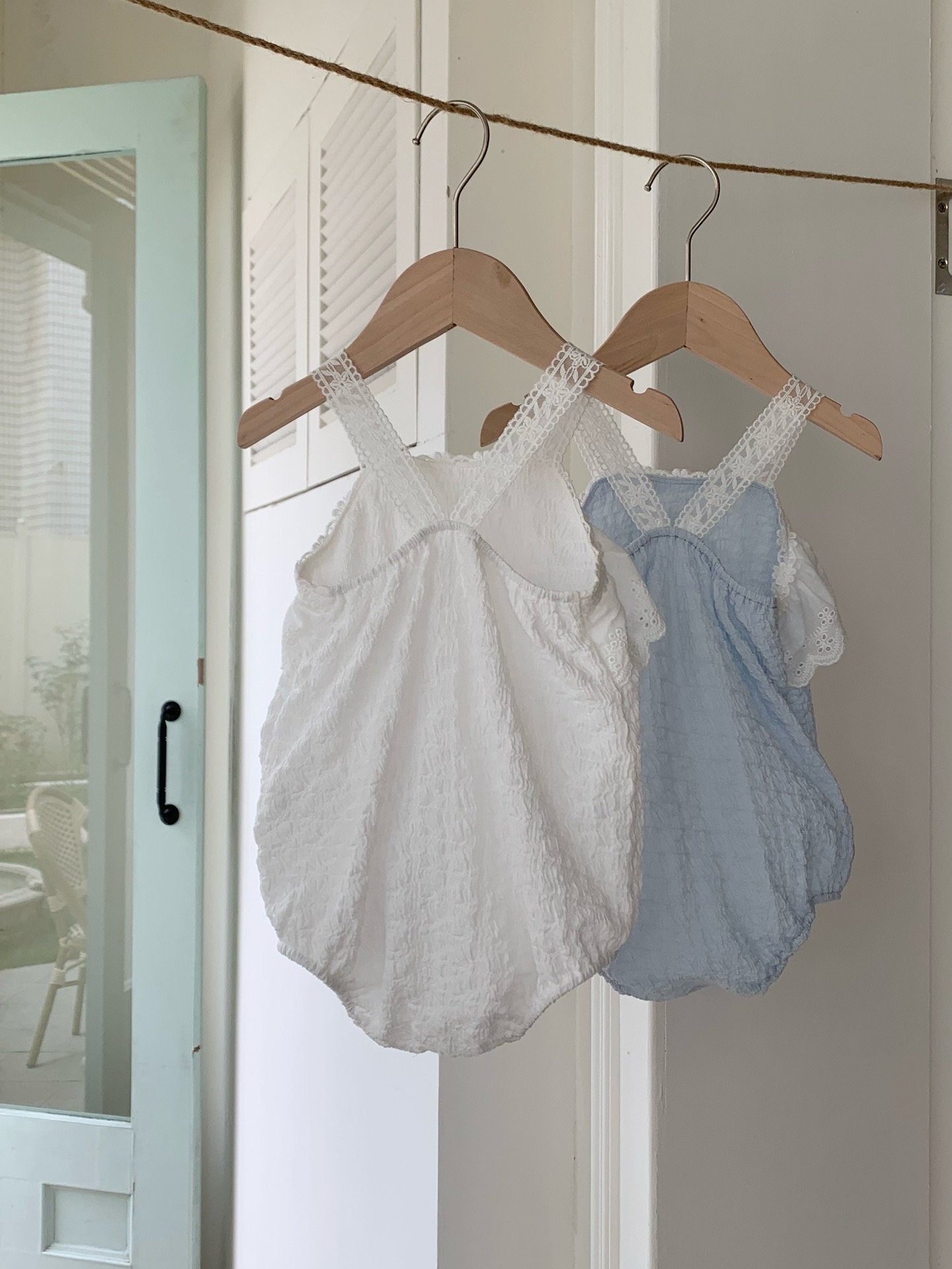 JE41｜(66-90cm) 吊帶蕾絲花邊包屁衣