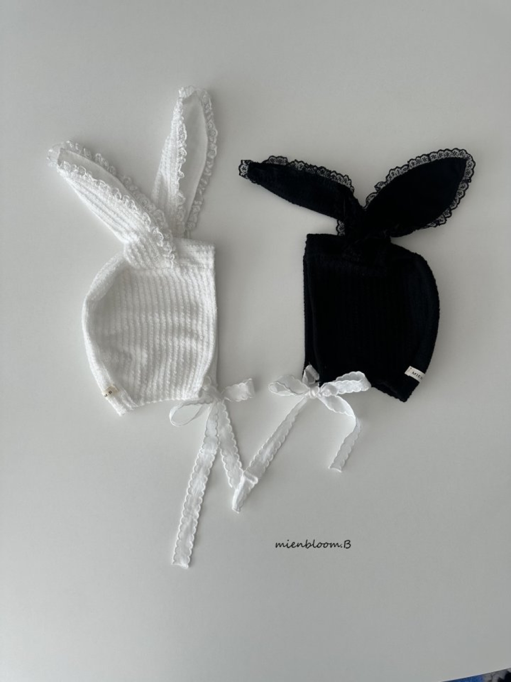 Bloom.b49｜(0m-18m) 蕾絲兔子綁帶帽