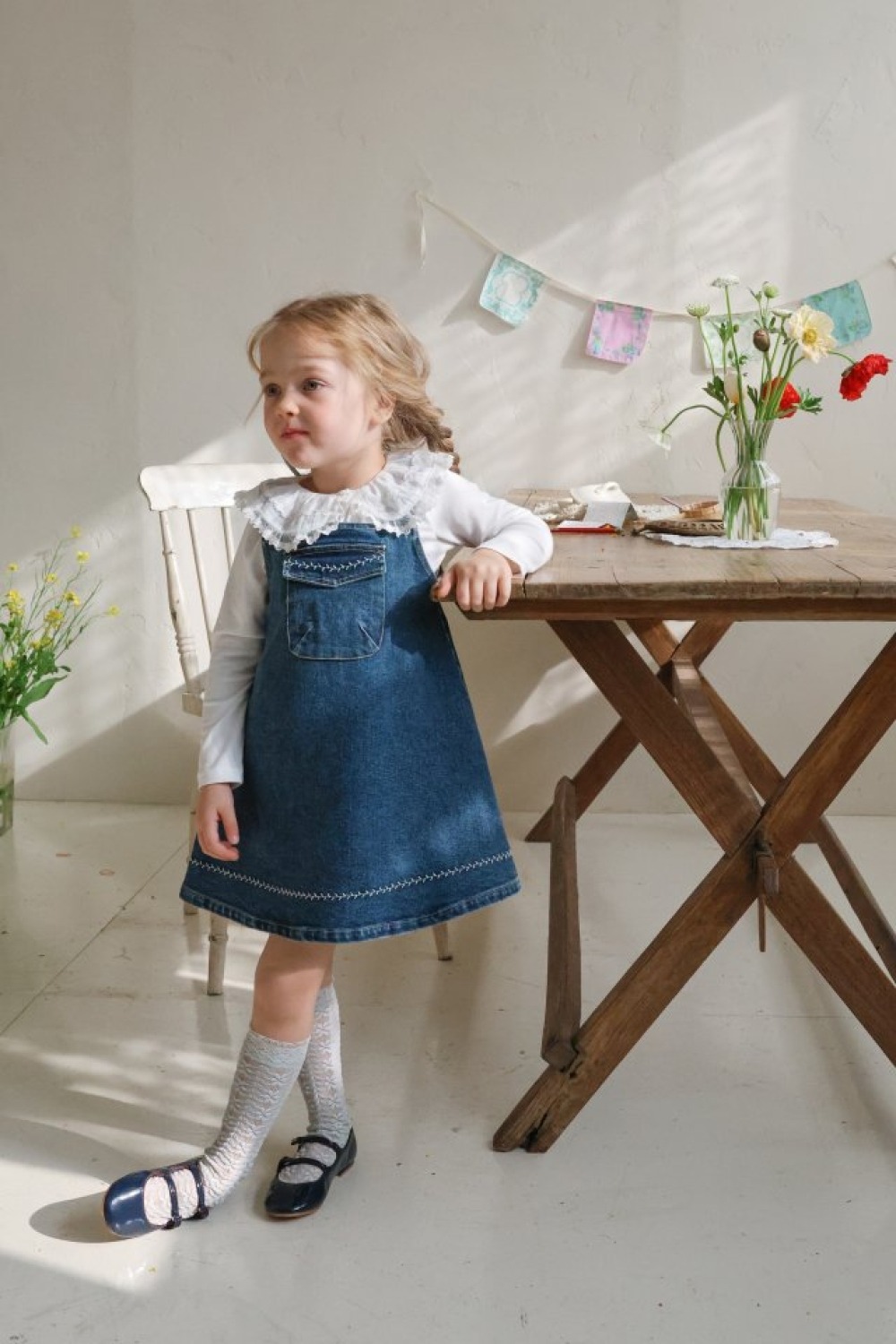 FLO48｜(75-140) 2色吊帶滾邊縫線牛仔裙