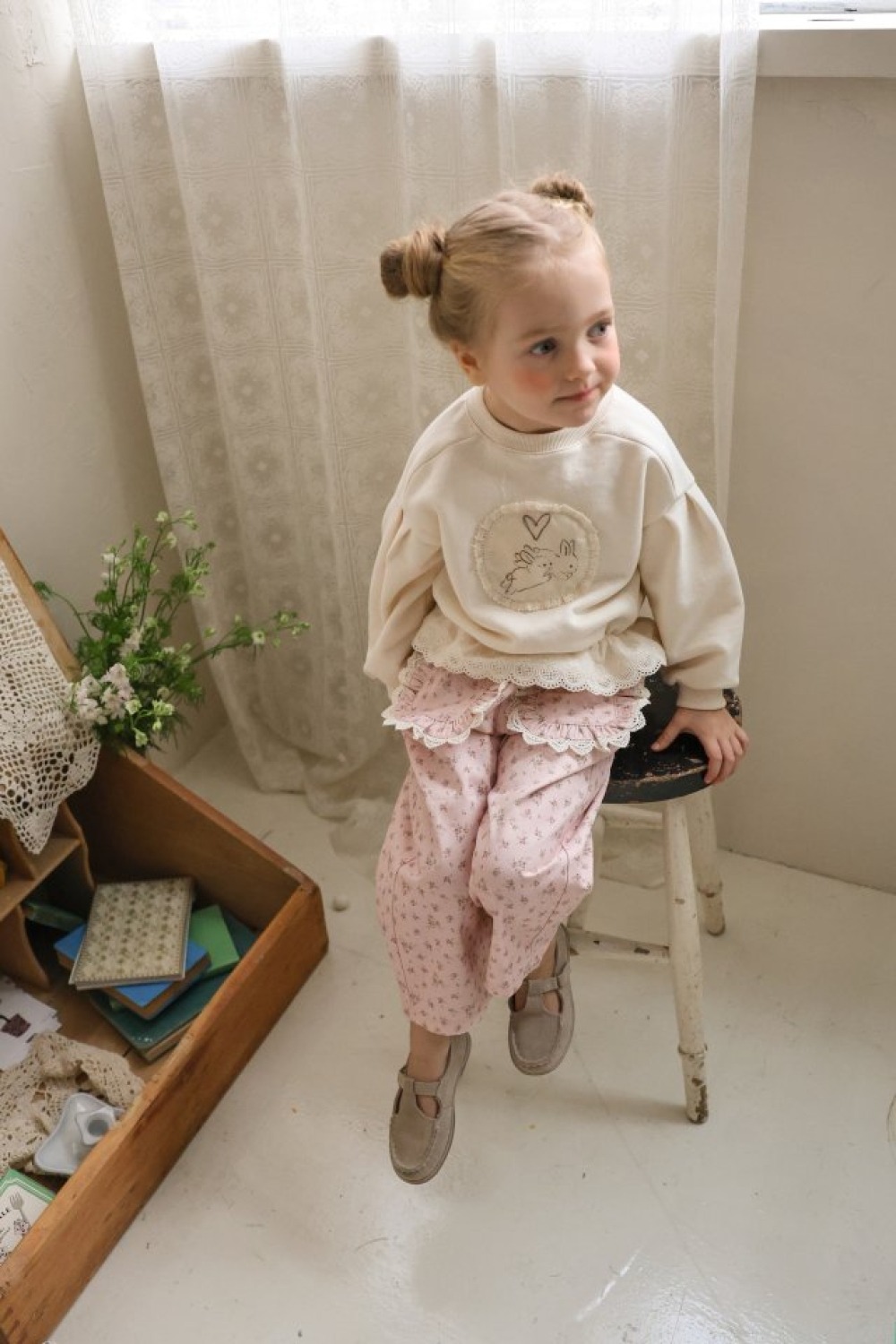 FLO44｜(75-140) 2色小兔蕾絲花布休閒短版上衣