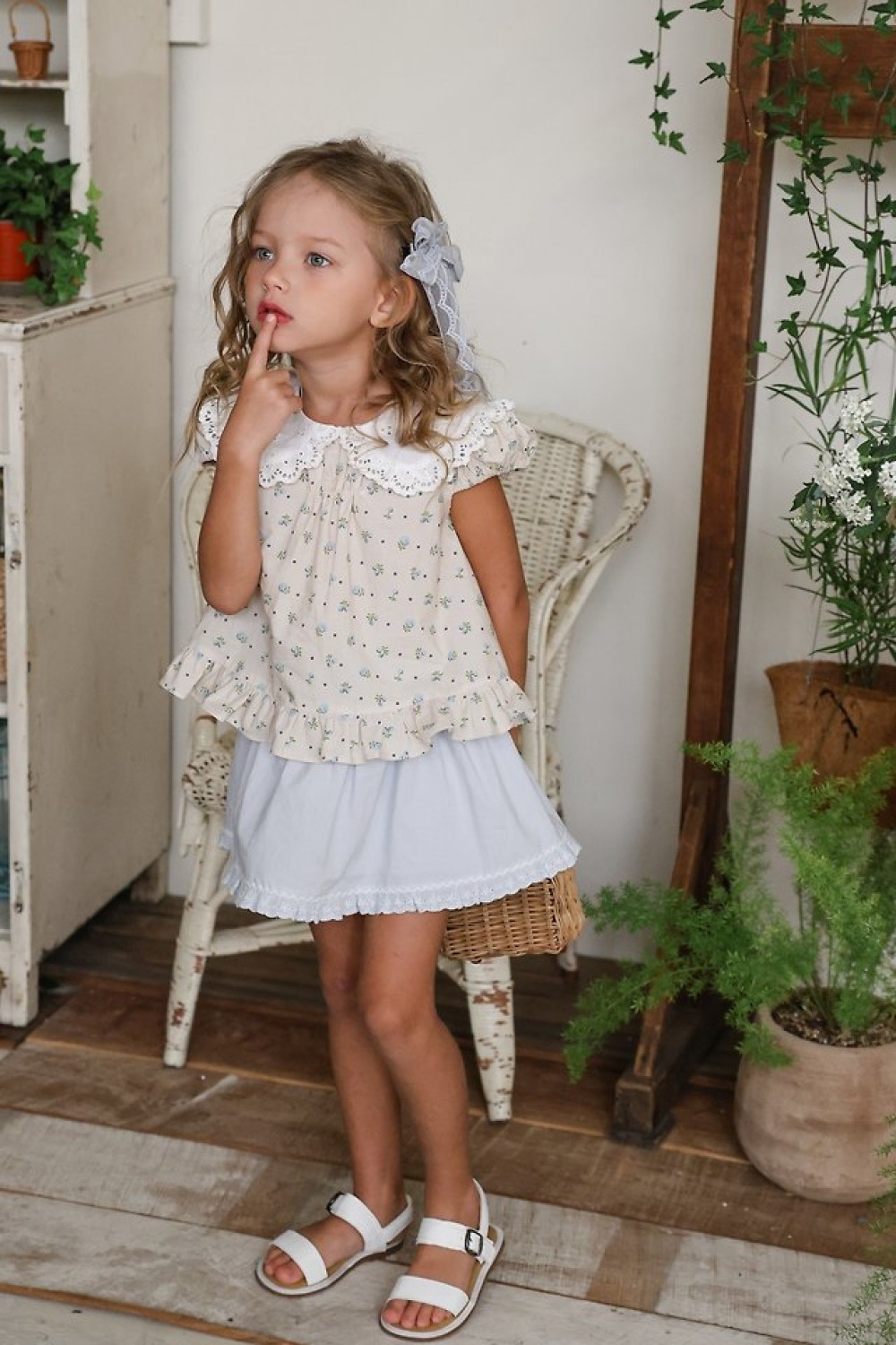 FLO39｜(75-140) 蕾絲翻領碎花公主袖上衣