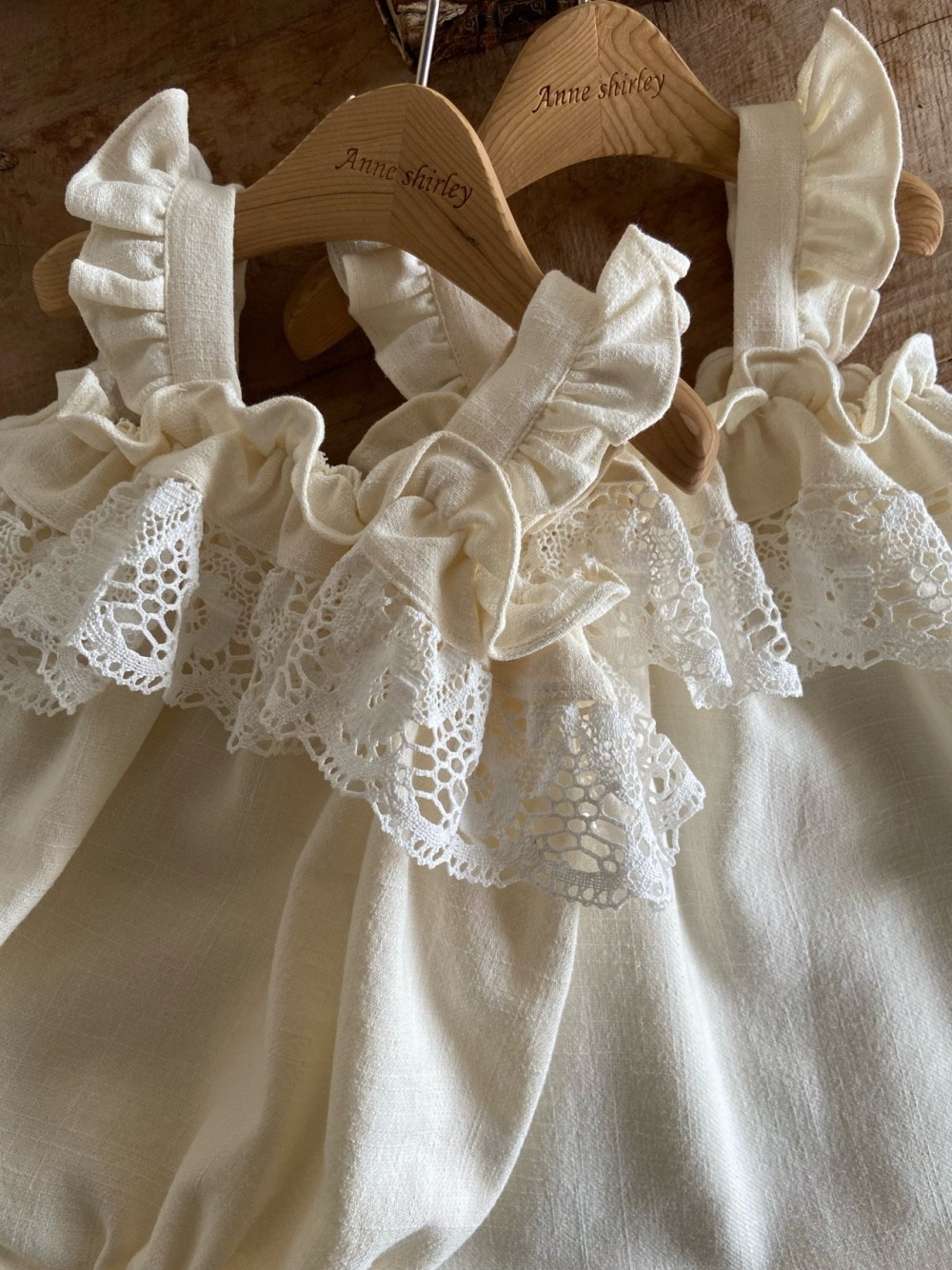 Anne Shirley08｜(1y-5y) 1色荷葉蕾絲無袖洋裝