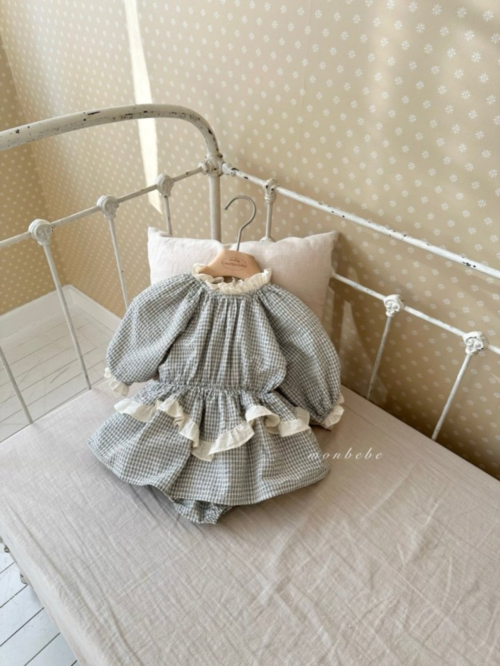 MONBEBE39｜(3m-24m) 格紋蕾絲滾邊洋裝包屁衣