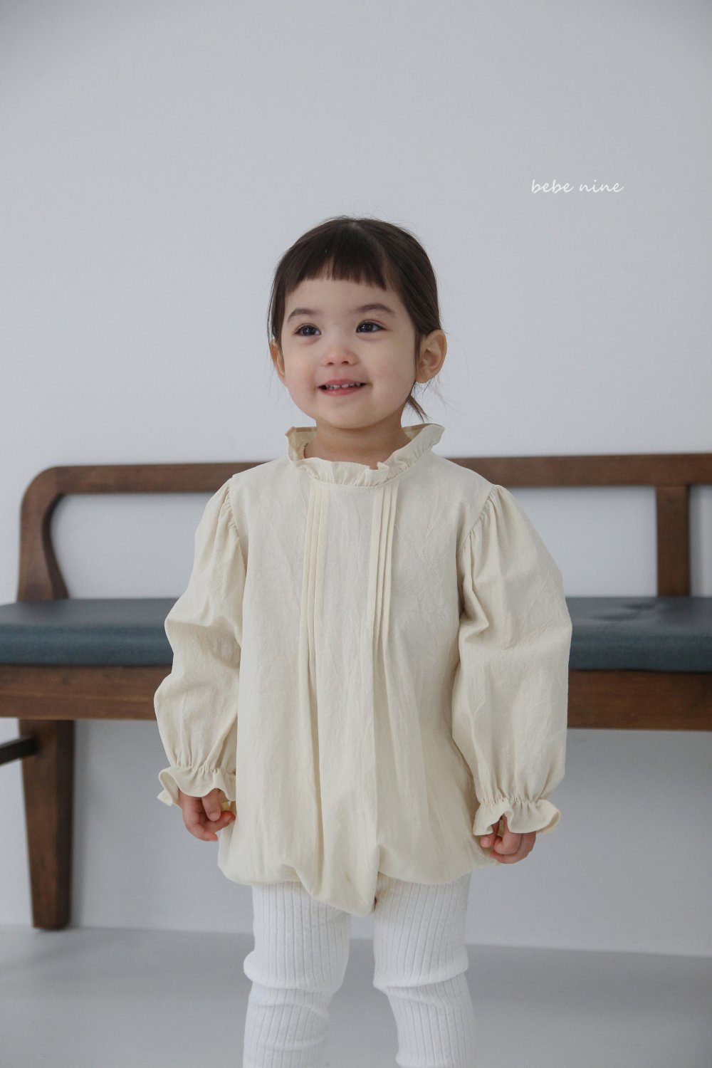 bebe nine05 (65-90) 2色抓皺荷葉立領包屁衣