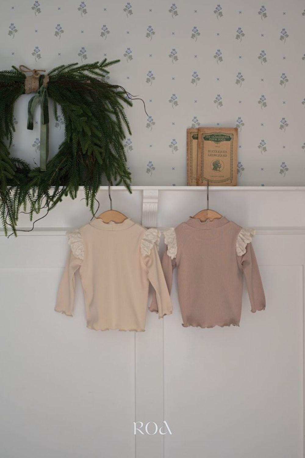 ROA38｜(6m-18m) 2色蕾絲荷葉袖捲邊上衣