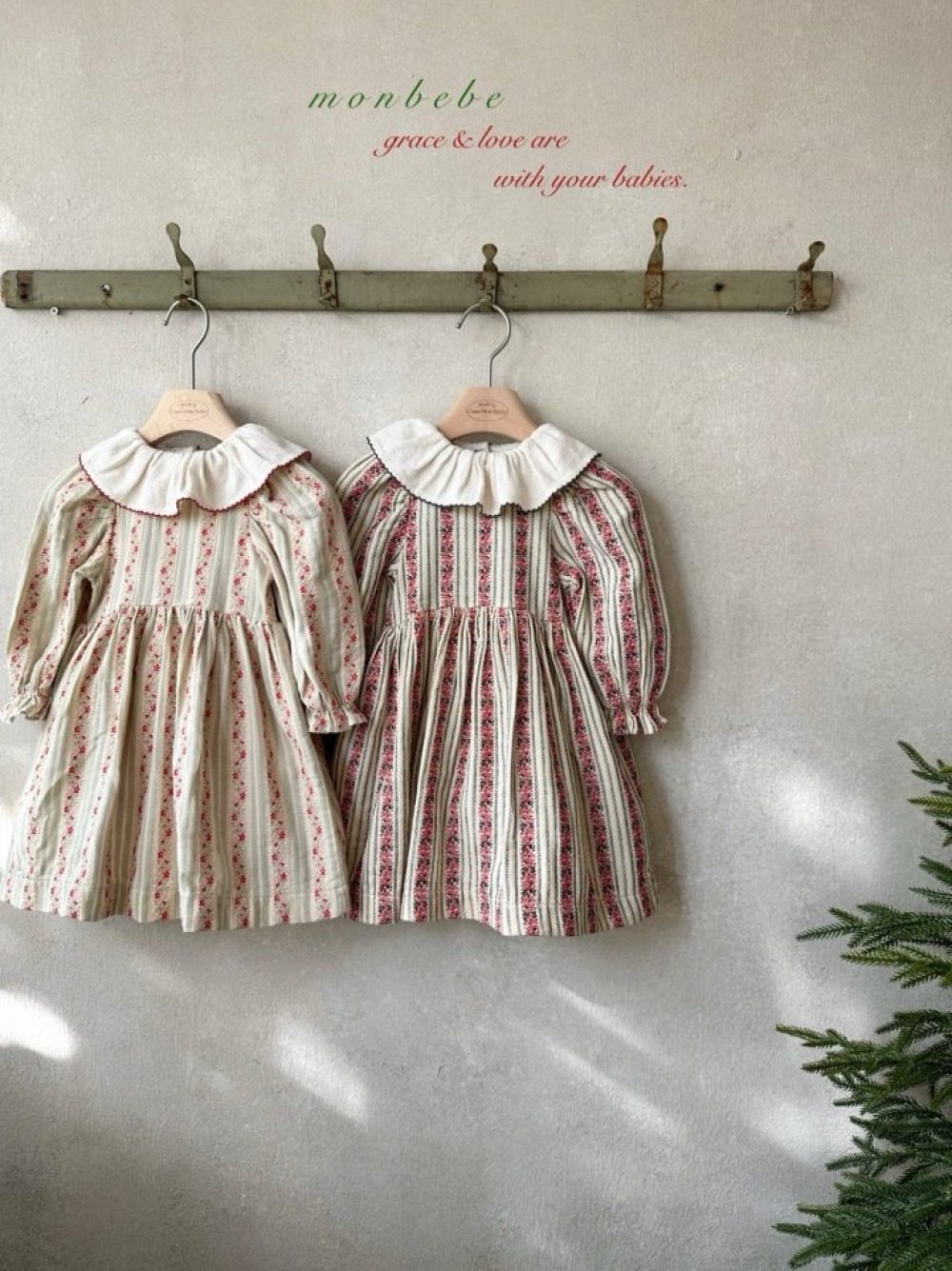 MONBEBE31｜(1y-9y) 聖誕花卉荷葉領洋裝