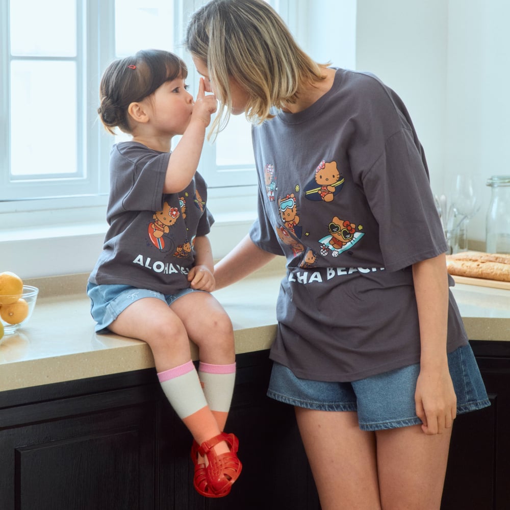 1st blue32｜(~93-118cm-mom) 曬黑HELLO KITTY印花上衣