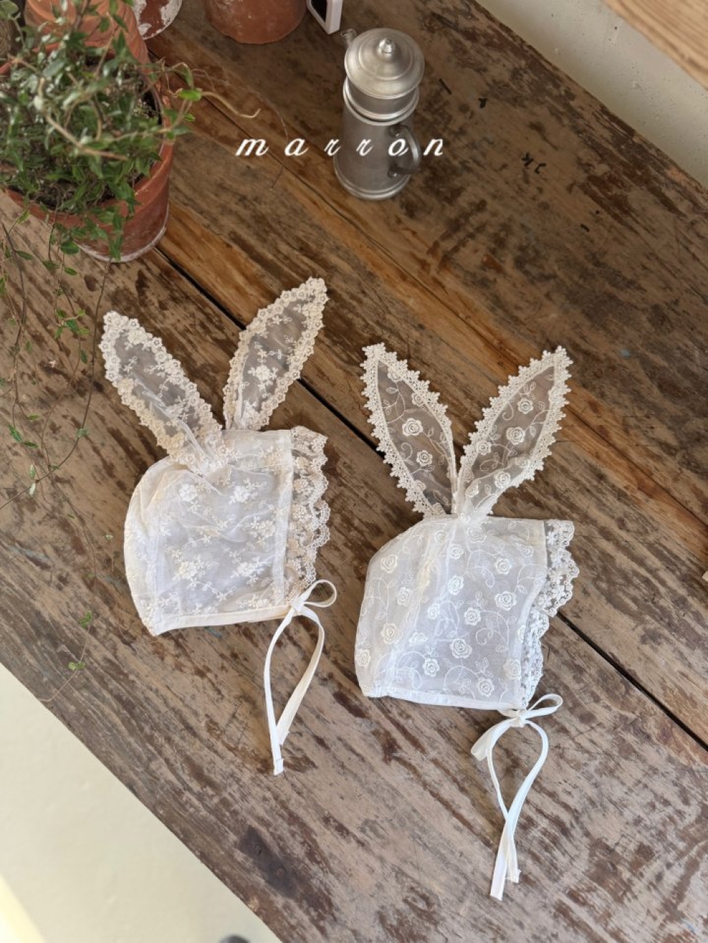 Marron37｜(-18m) 蕾絲花卉兔子綁帶帽