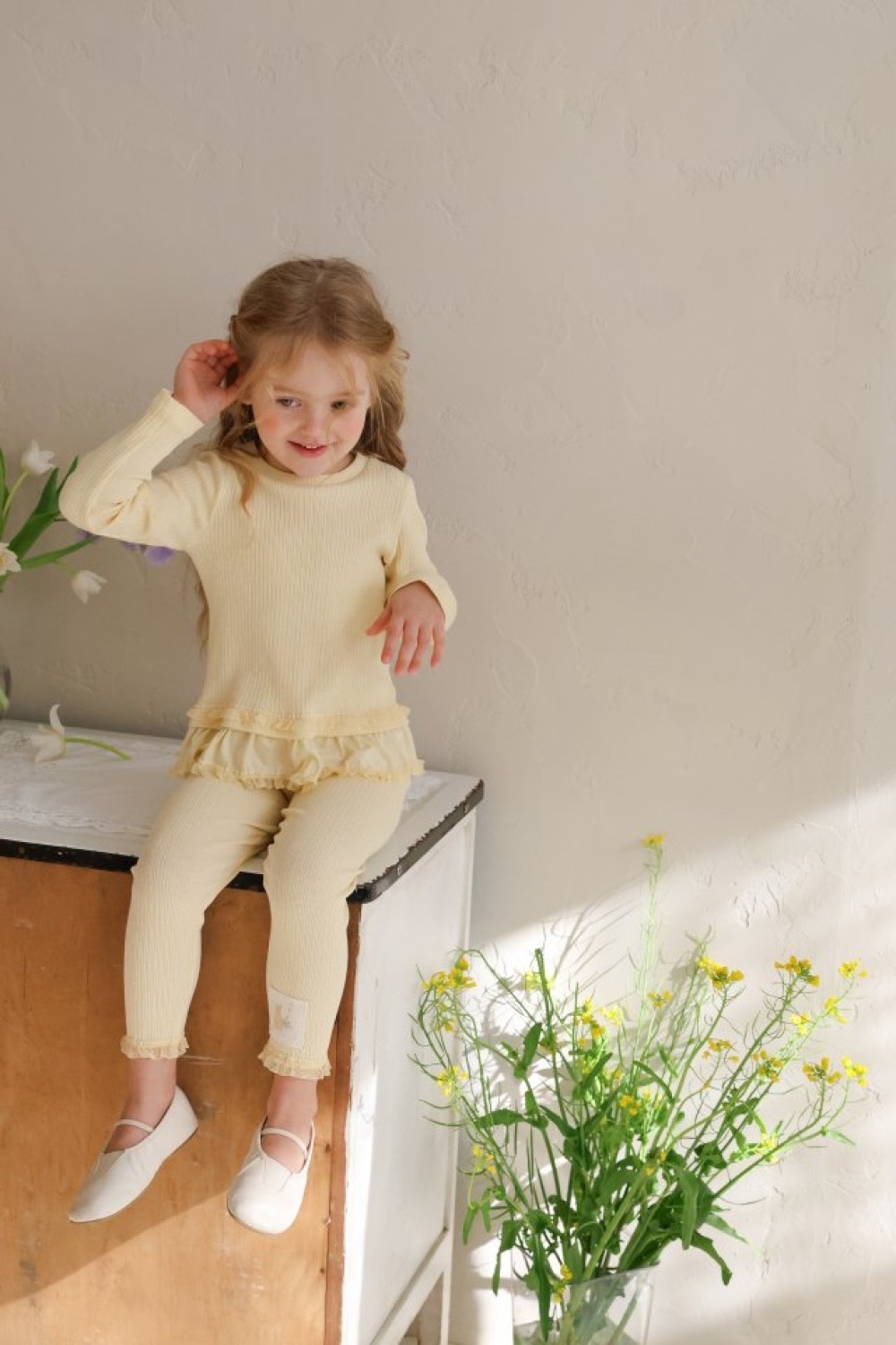 FLO57｜(75-140) 3色蕾絲荷葉花邊上衣