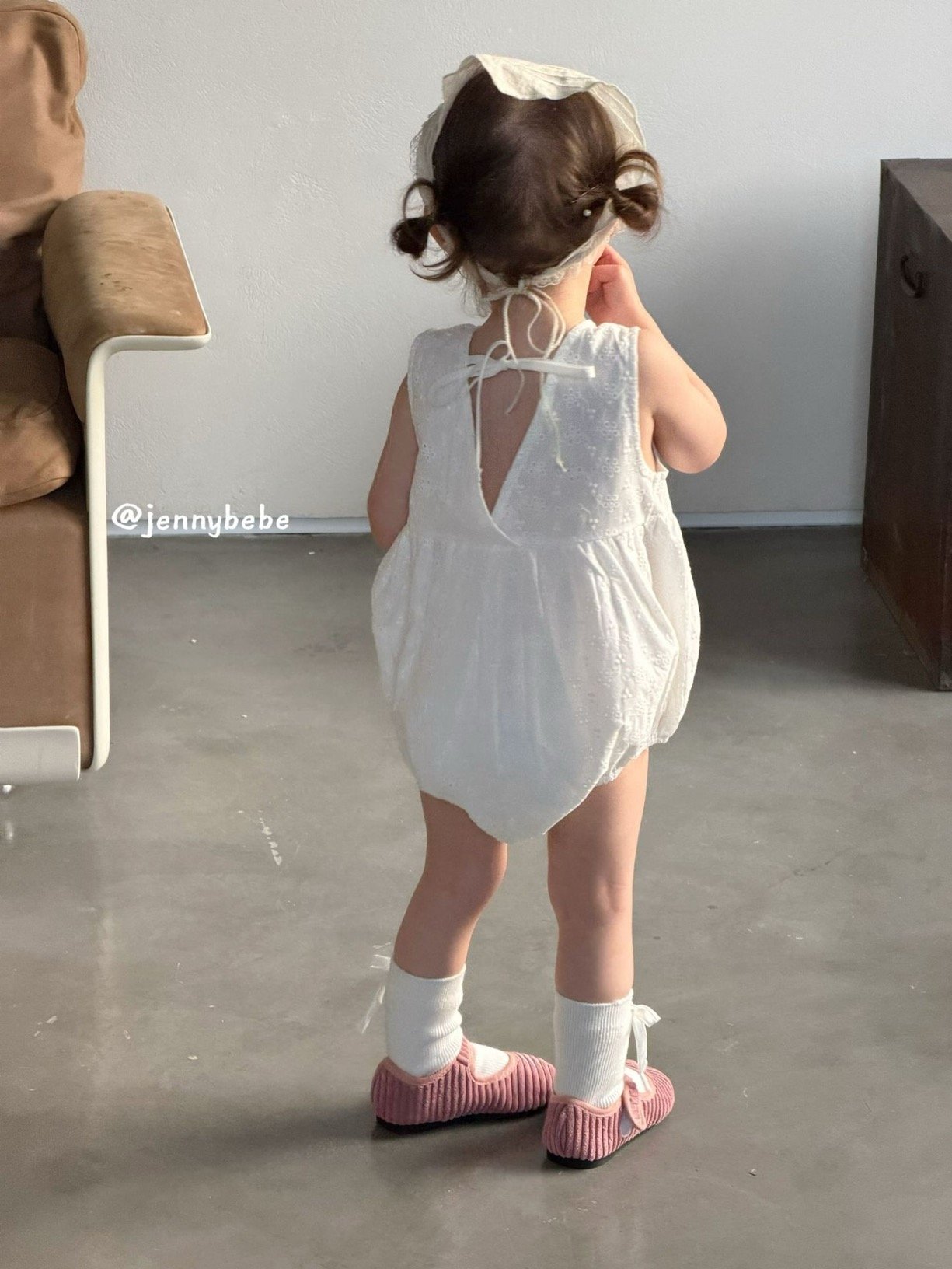 JE709｜(66-90cm) 刺繡小花綁帶包屁衣