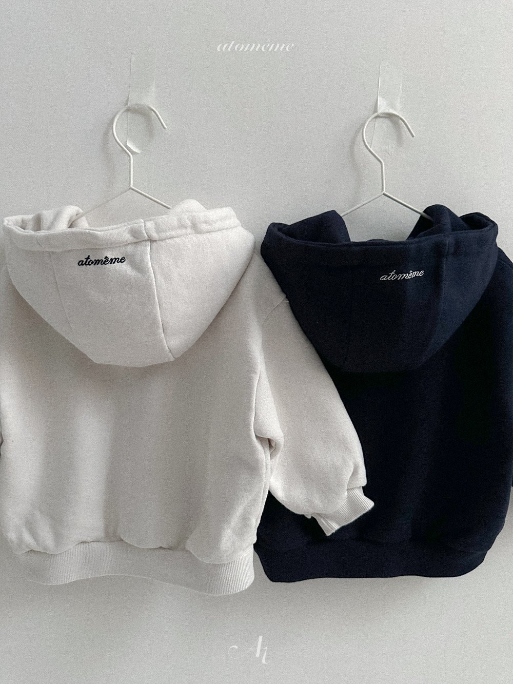 Atomeme32｜(70-110) 簡約刺繡休閒連帽上衣