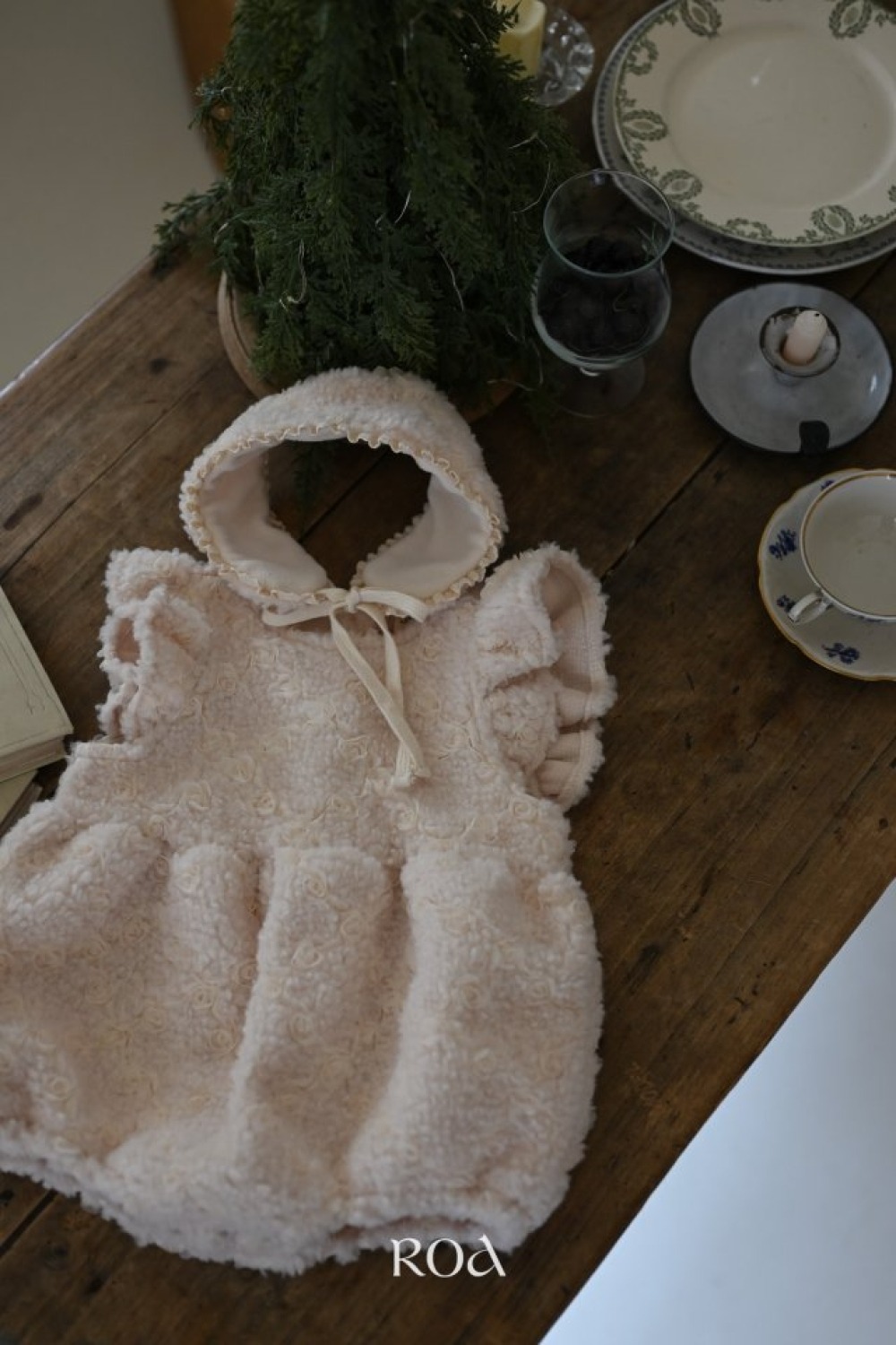 ROA47｜(6m-18m) 1色玫瑰刷絨包屁衣含髮帶