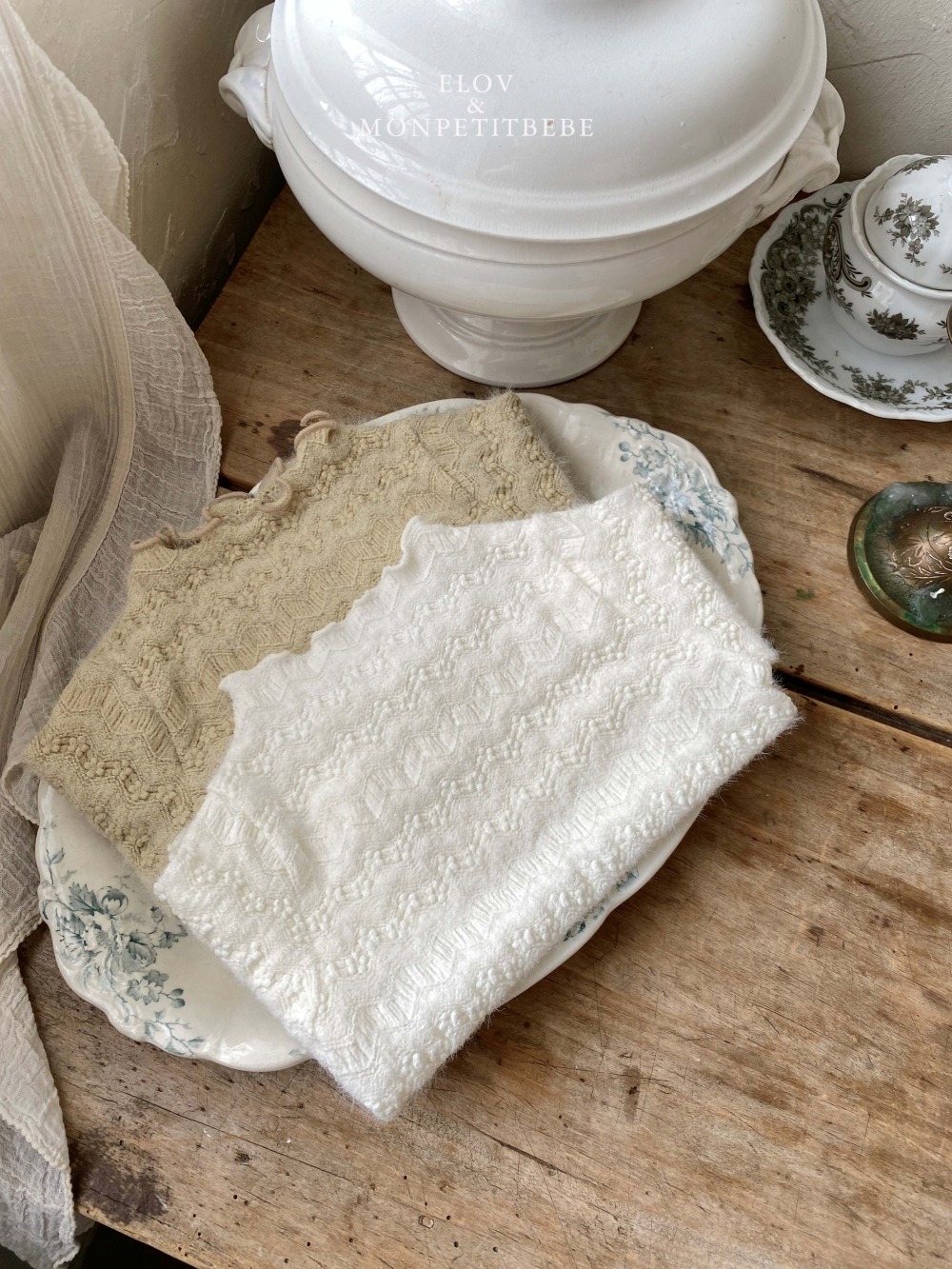 Monpetitbebe07｜(70cm-110cm) 捲邊壓紋花上衣