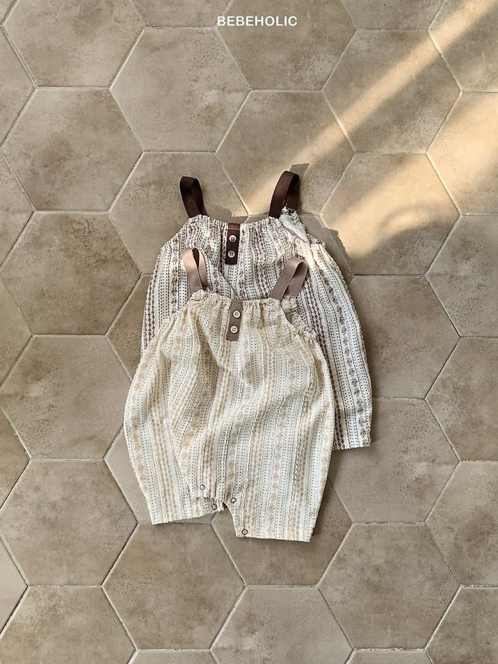 Bebe holic17｜(3m-18m) 復古碎花吊帶褲