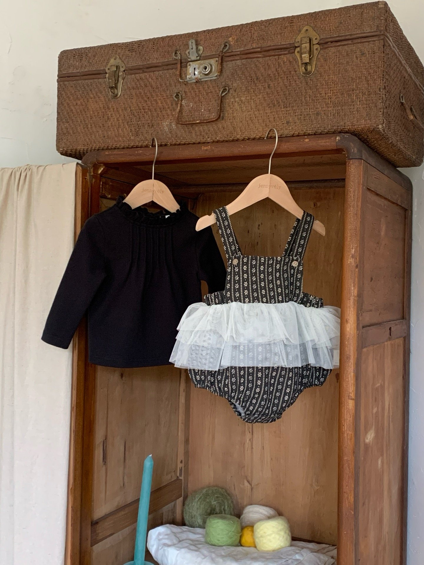 JE613｜(73cm-100cm) 小花薄紗吊帶包屁裙/花邊領上衣