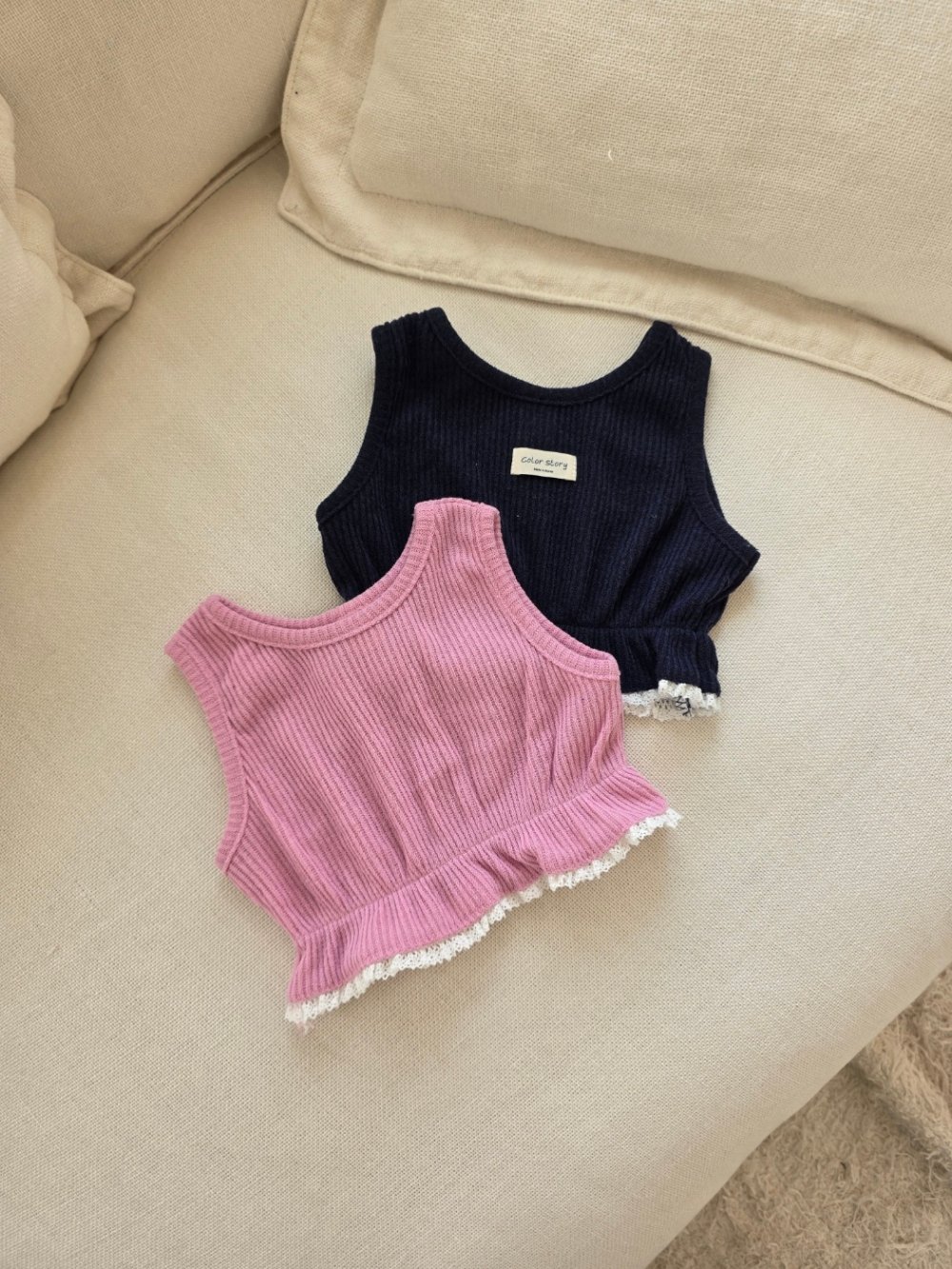 Color19｜(75-115cm) 坑條蕾絲邊背心