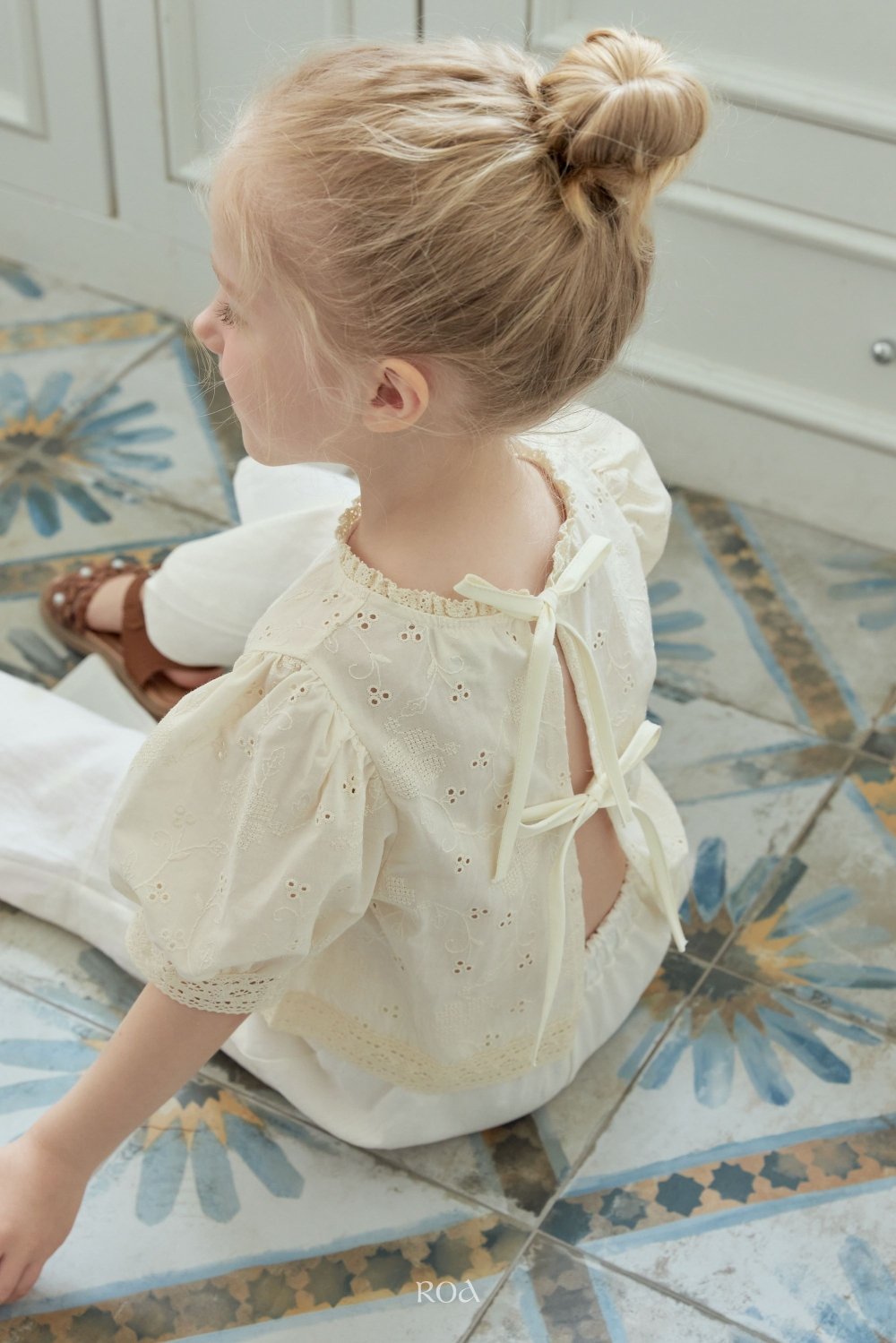 ROA15｜(6m-18m) 2色鏤空雕花綁帶上衣