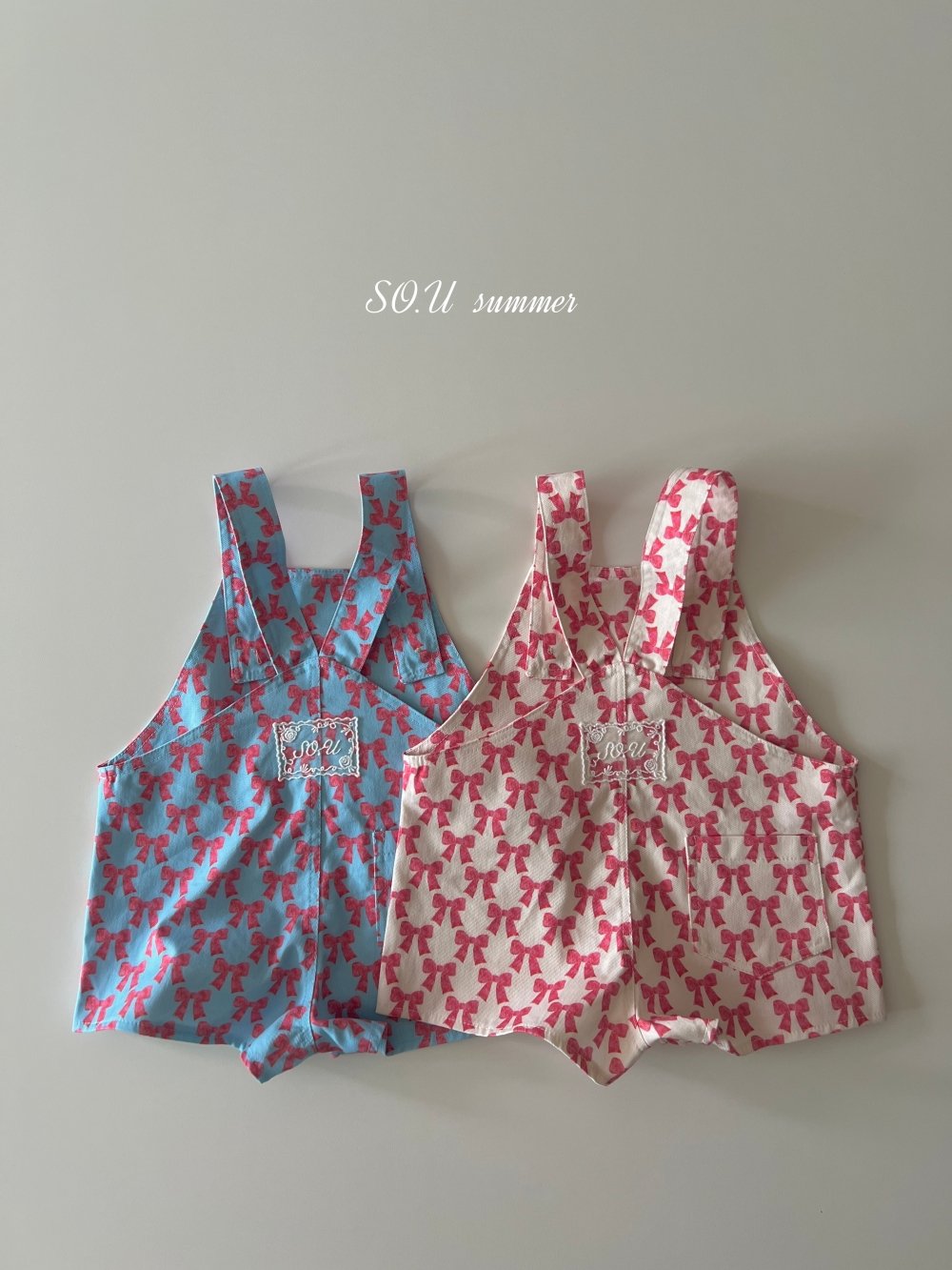 SO.U19｜(6m-4y) 蝴蝶結印花包屁扣吊帶褲