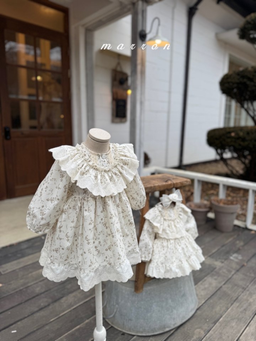 Marron26｜(1y-6y) 荷葉蕾絲花領洋裝