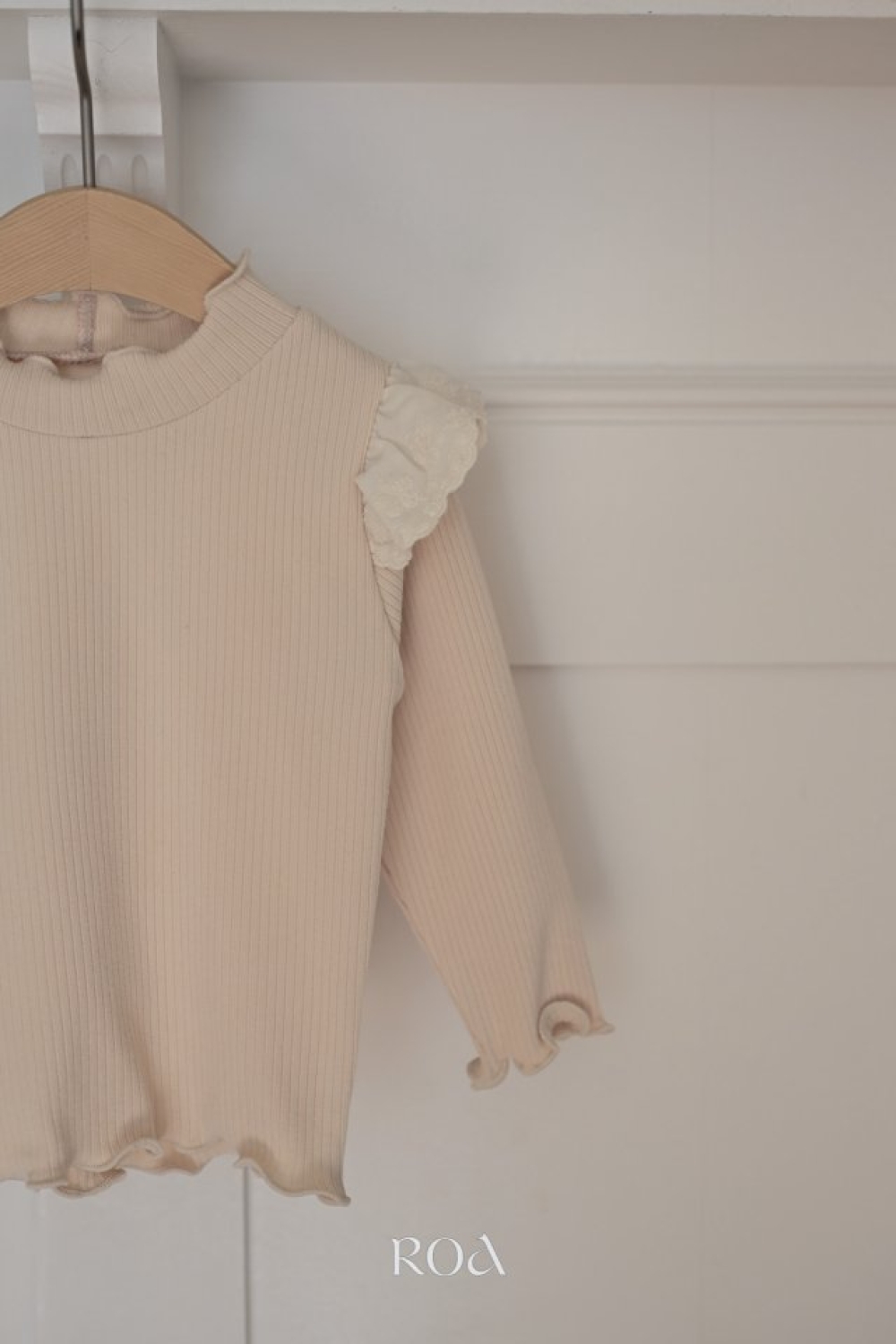 ROA38｜(6m-18m) 2色蕾絲荷葉袖捲邊上衣