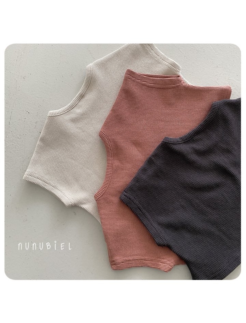 NUNU BIEL01｜(65-115cm) 簡約字母上衣