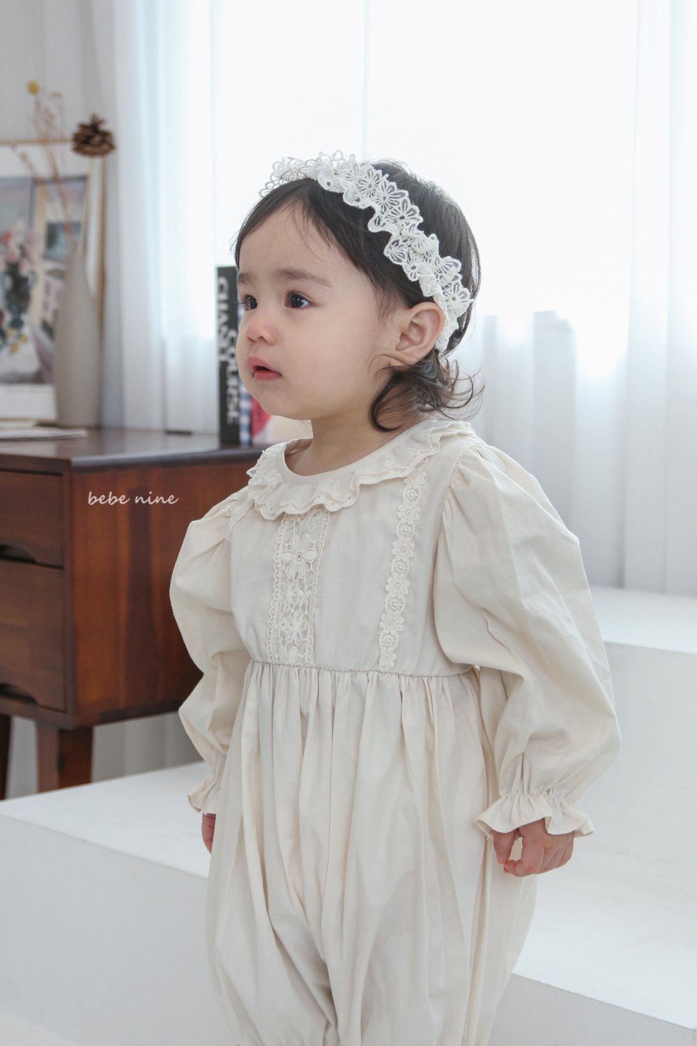 bebe nine11 (65-90) 2色荷葉蕾絲領連身衣