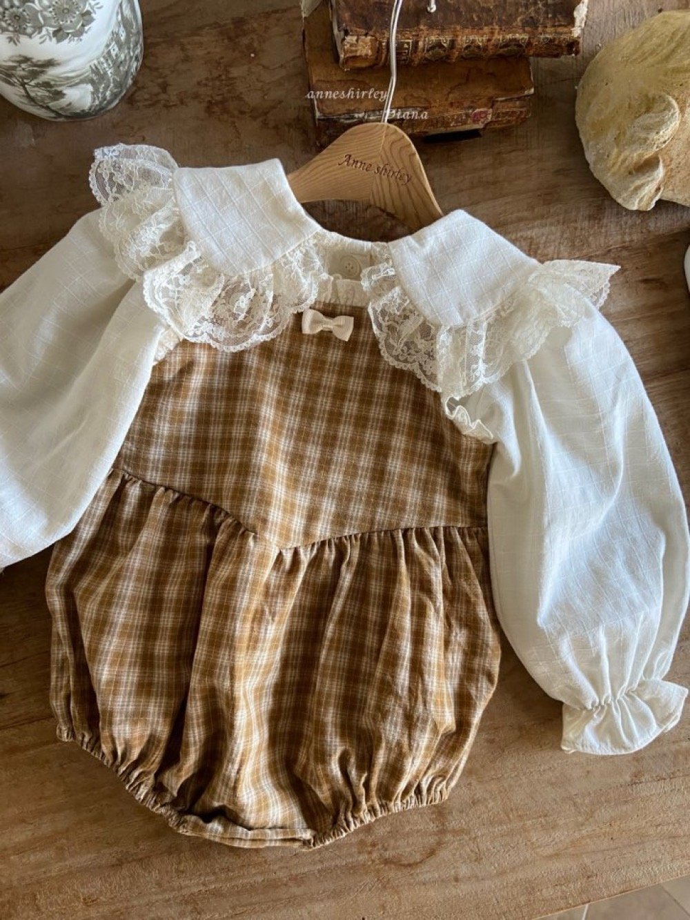 Anne Shirley09｜(3m-22m) 1色格紋花邊吊帶包屁衣
