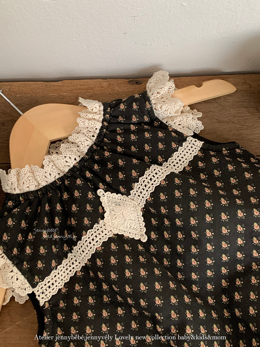 JE 647｜(66-90cm)  碎花蕾絲拼接包屁衣