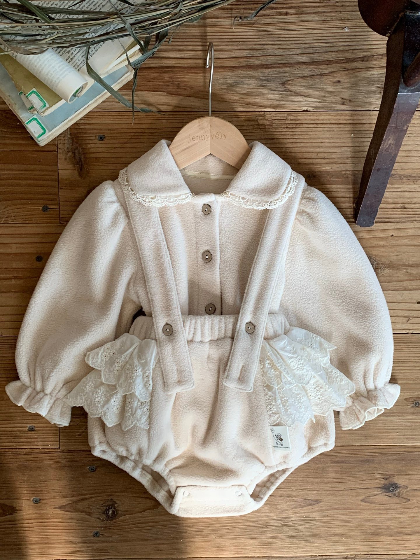 JE606｜(73cm-100cm) 毛呢蕾絲領吊帶包屁套裝