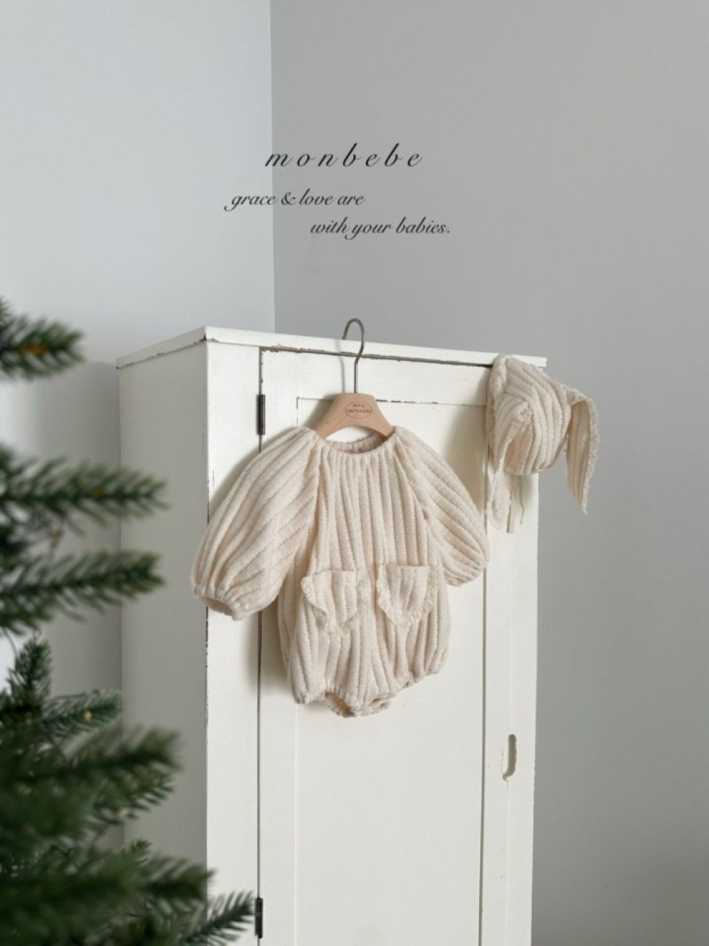 MONBEBE16｜(3m-24m) 坑條針織蕾絲口袋包屁衣