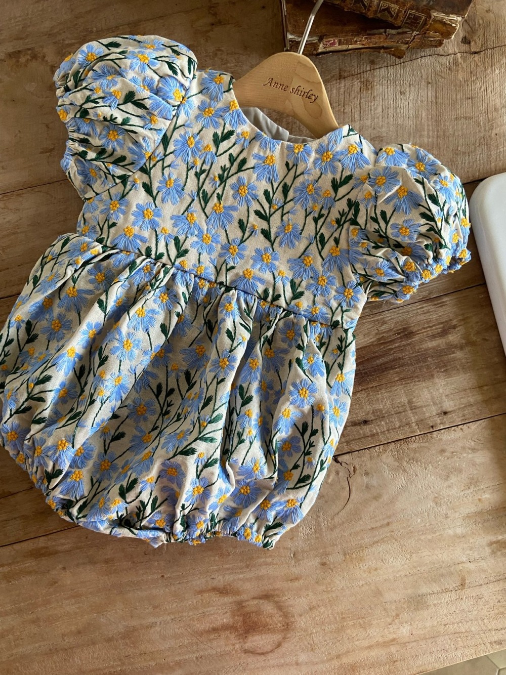 Anne Shirley38｜(3m-22m) 2色夏日刺繡花卉包屁衣