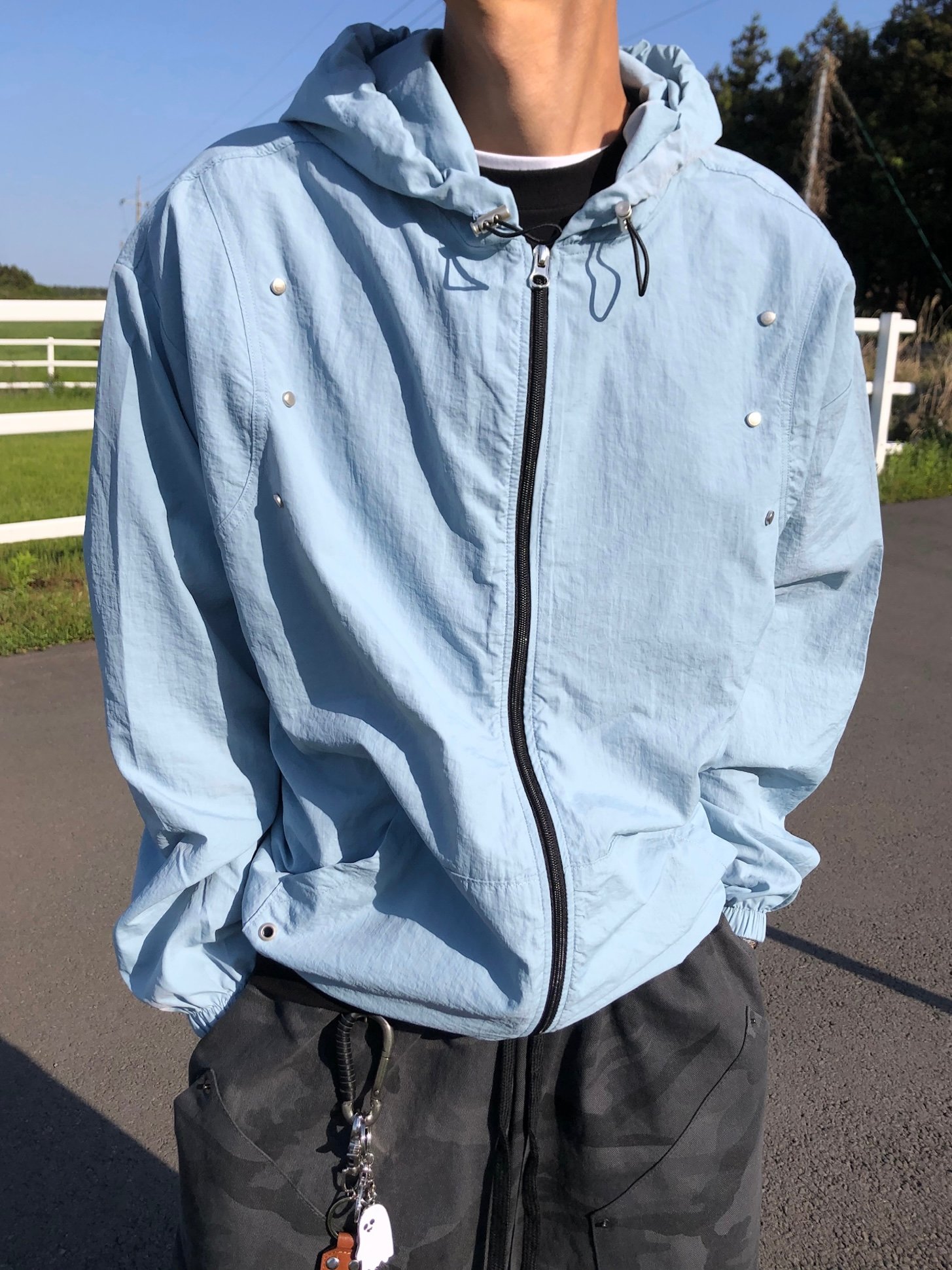 現代街頭 弧形卯釘 夏季風衣 連帽外套 - 3C