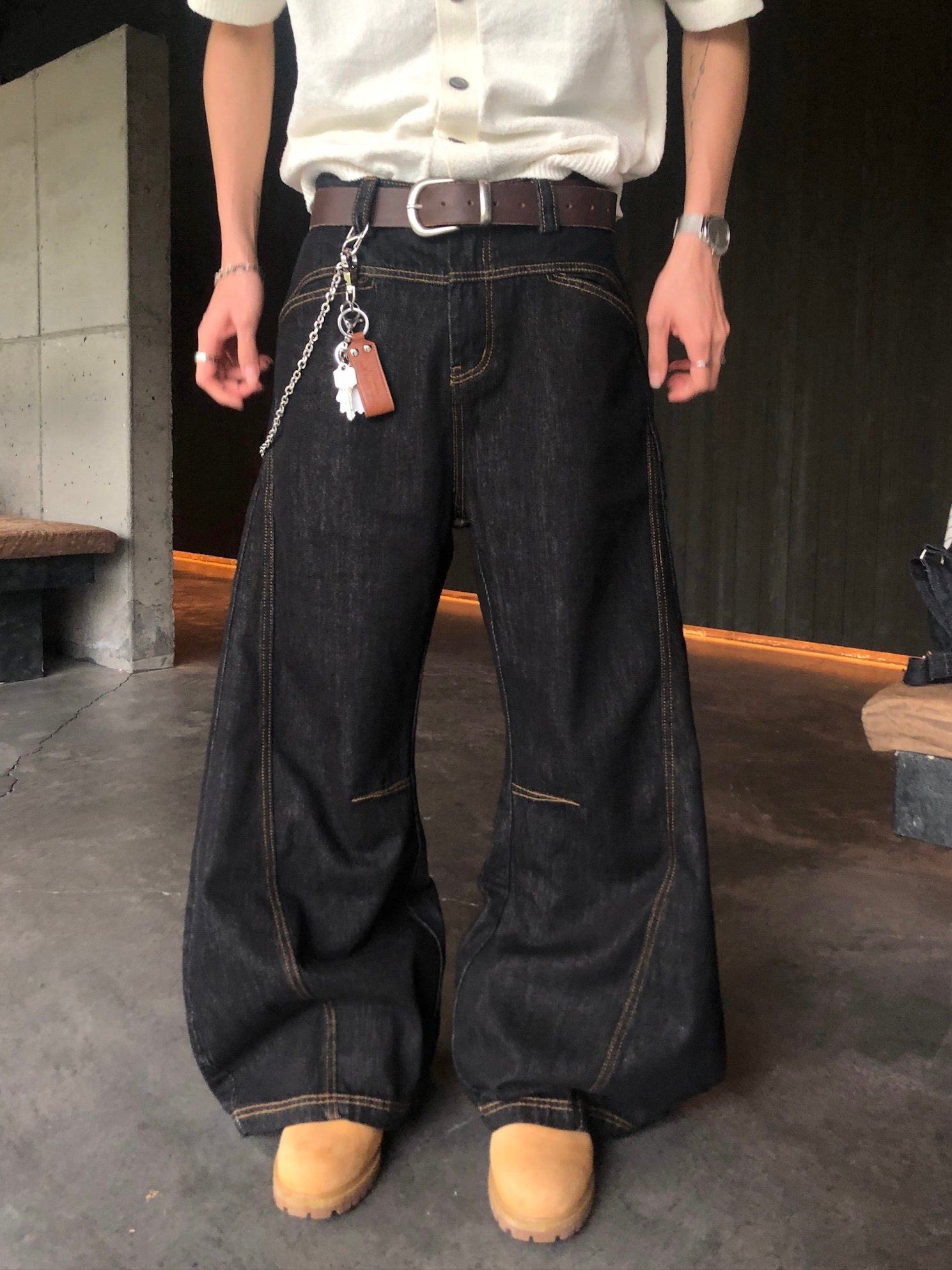 Clean Fit 特殊剪裁 輕薄丹寧 牛仔彎刀褲 - 1C