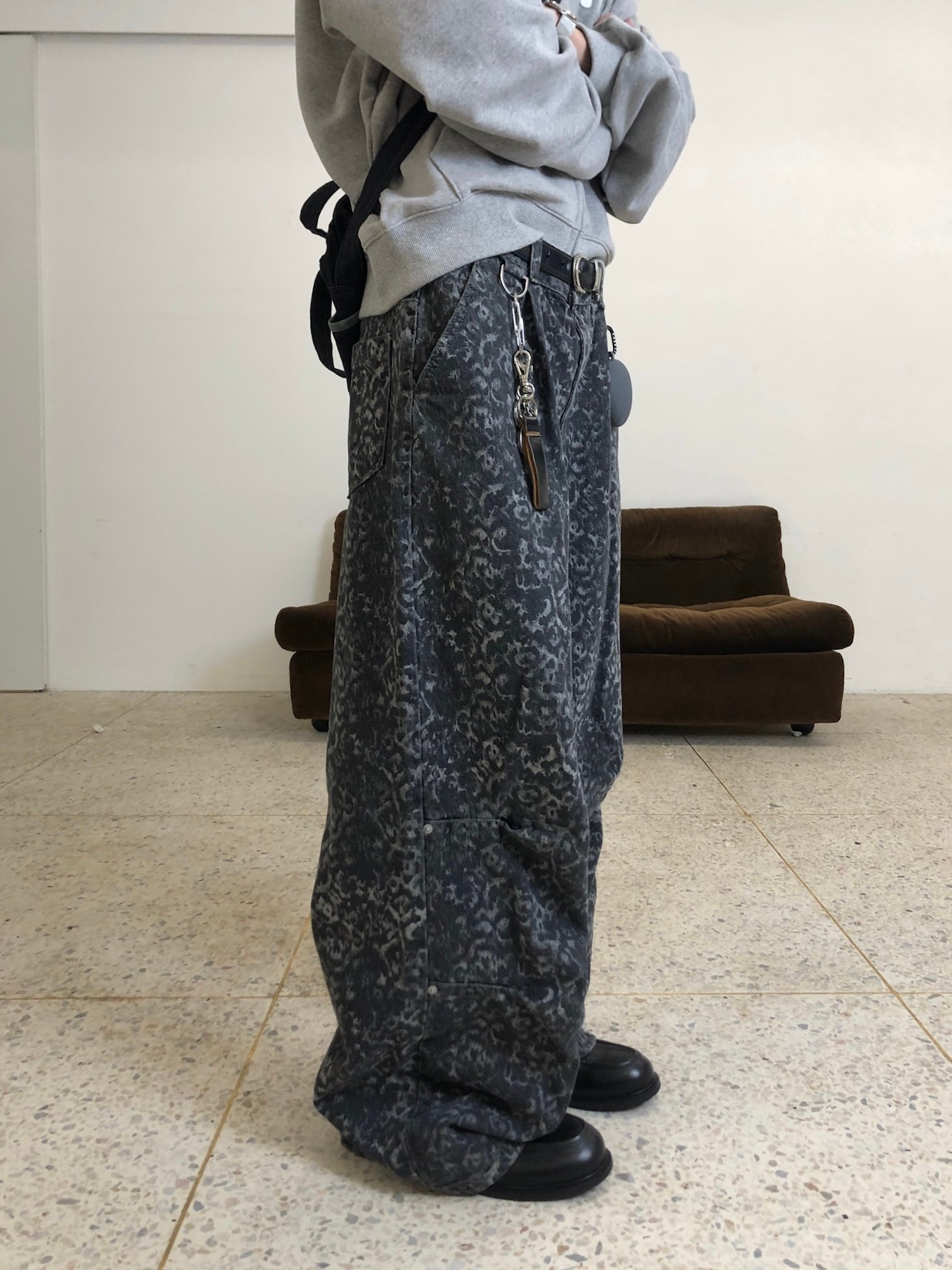 首爾街頭 豹紋 石頭灰 卯釘寬褲 - 1C